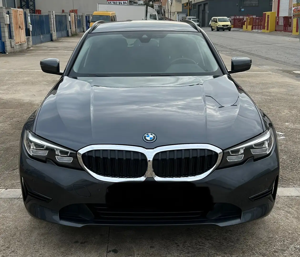 BMW 330 320e xDrive Touring - 2