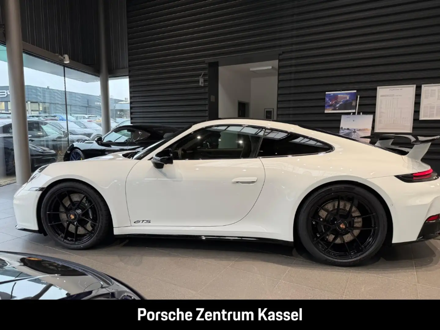Porsche 911 T-Hybrid -2 (911) Carrera 4 GTS Weiß - 2