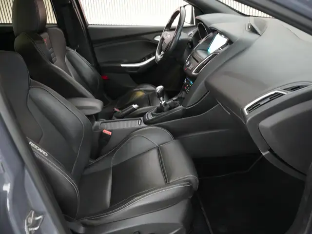 Ford Focus view 9