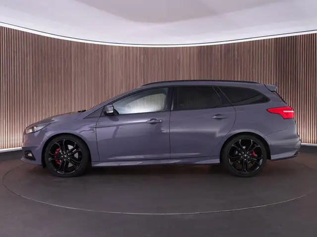 Ford Focus view 11