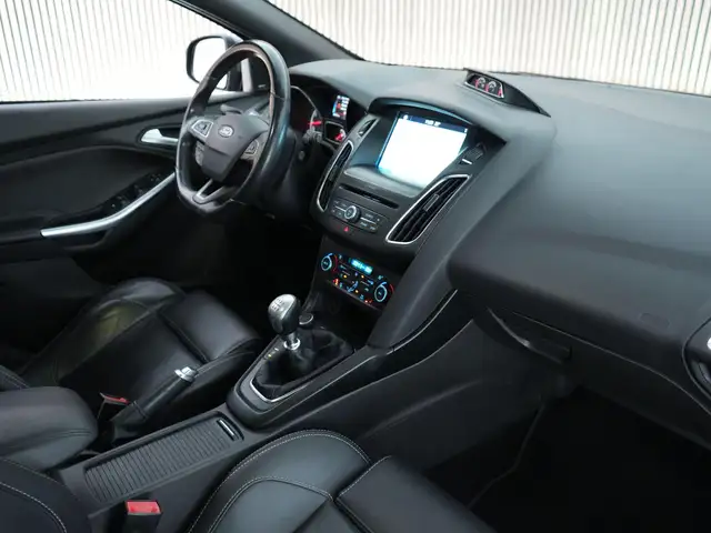 Ford Focus view 8