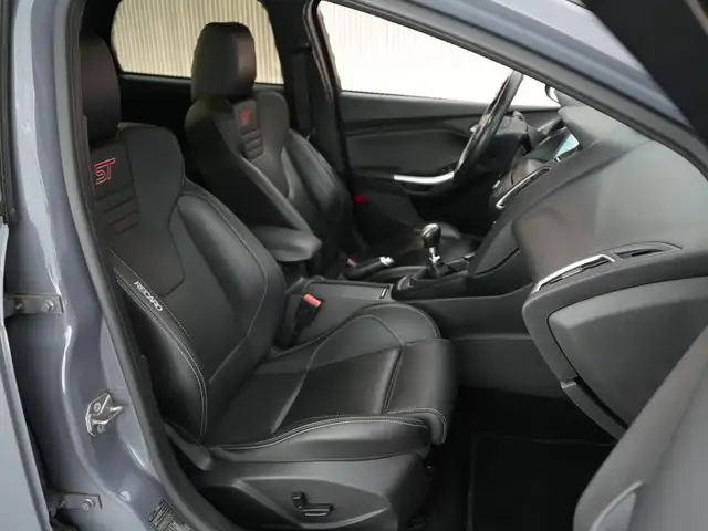 Ford Focus view 10