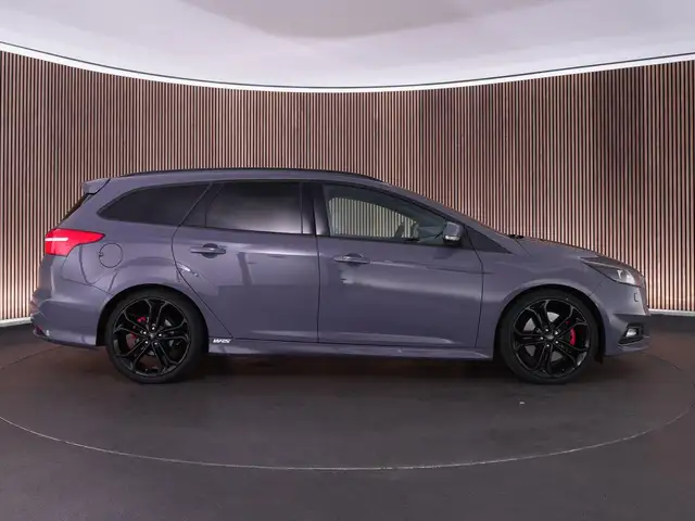 Ford Focus view 12