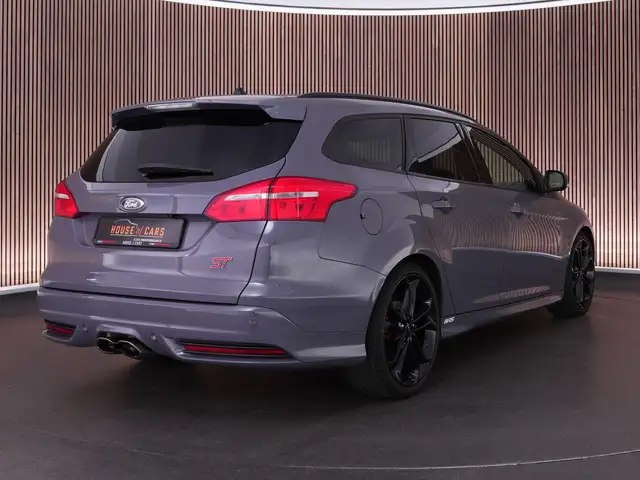 Ford Focus view 2