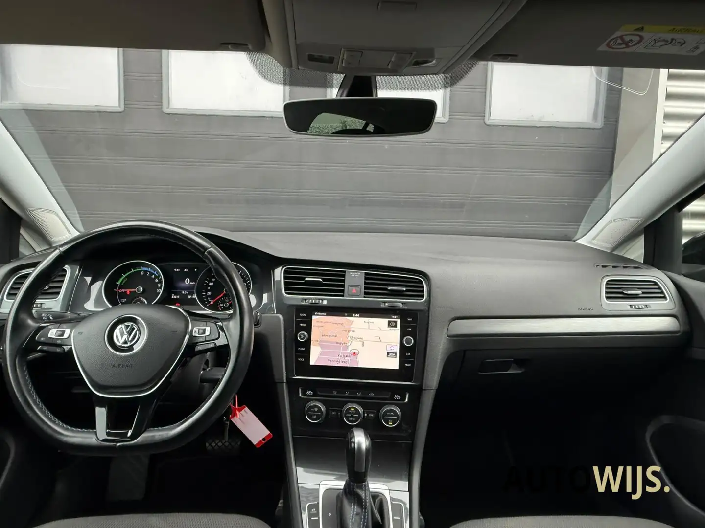 Volkswagen e-Golf E-DITION|Carplay|84DKM|PDC|Adaptief Cruise|Navi Zwart - 2