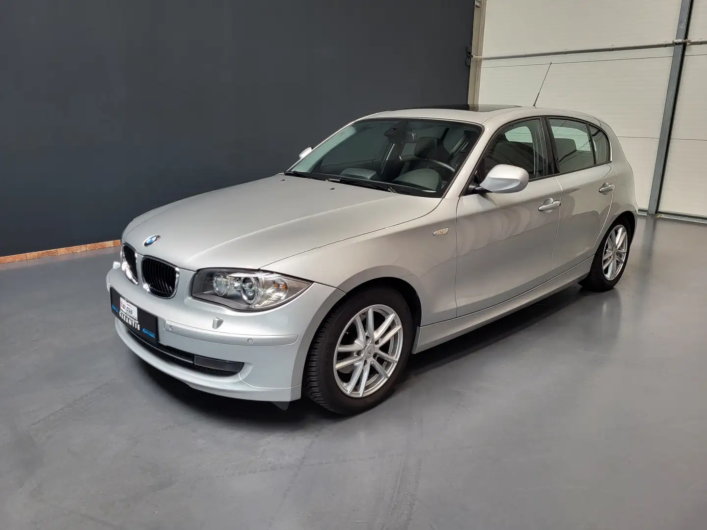 BMW 118 d *Leder| Navi Prof.| Xenon| BT| PDC* Silber - 1