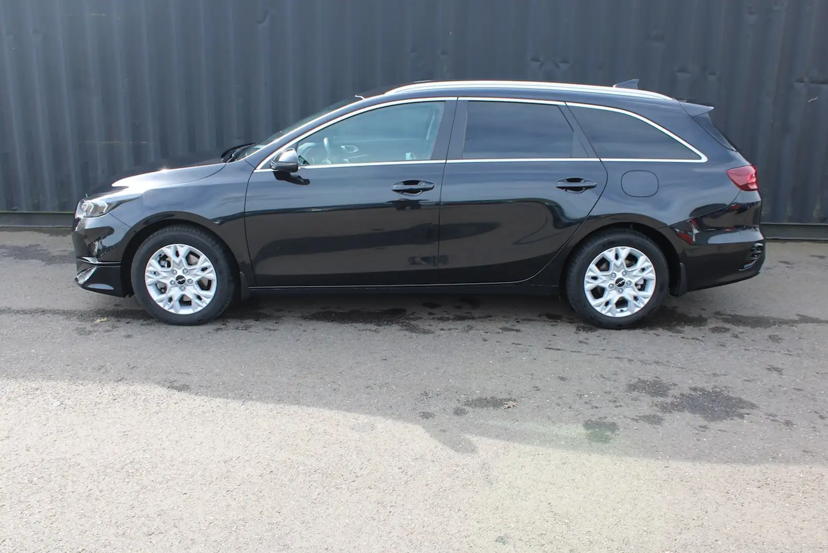 Kia Ceed SW / cee'd SW 1.6 CRDi 136 MHEV DCT7 Active Fekete - 2