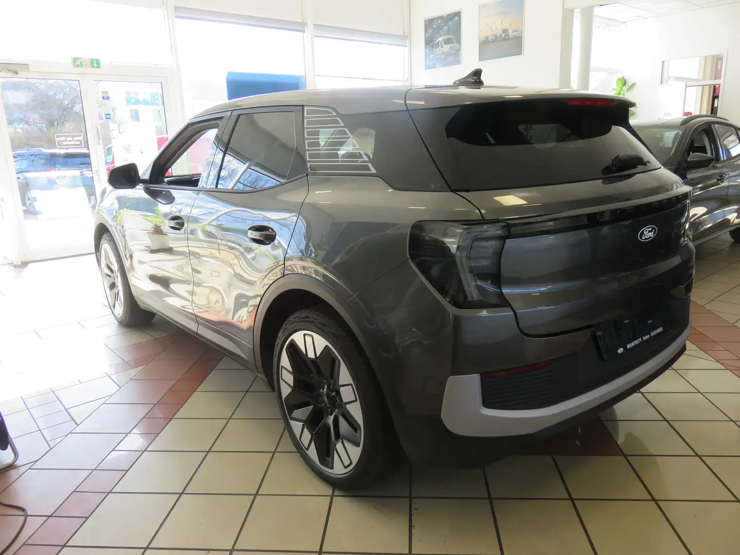 Ford Explorer Elektro Premium 77kWh RWD Gris - 2