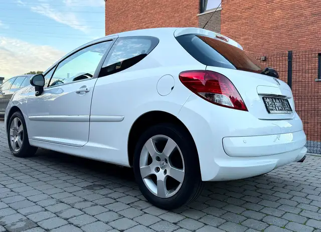 Peugeot 207 view 4