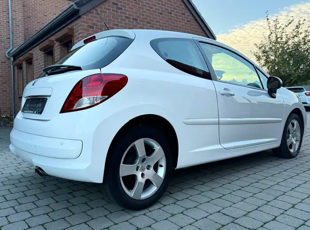 Peugeot 207 view 6