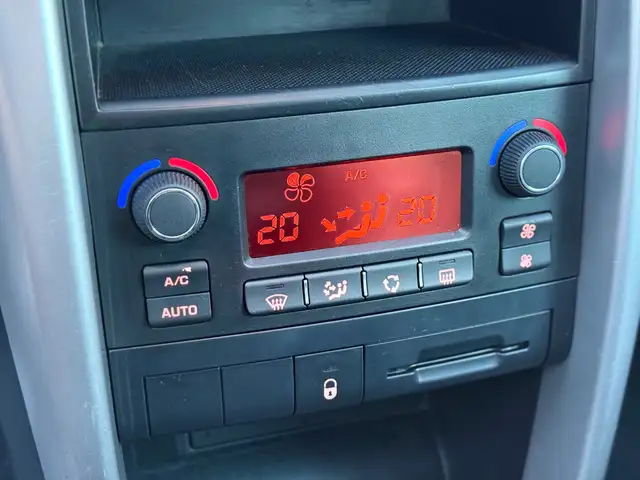Peugeot 207 view 10
