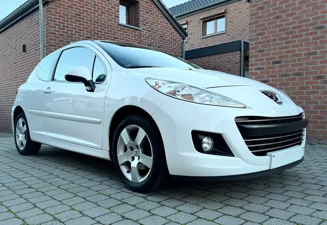 Peugeot 207 view 3