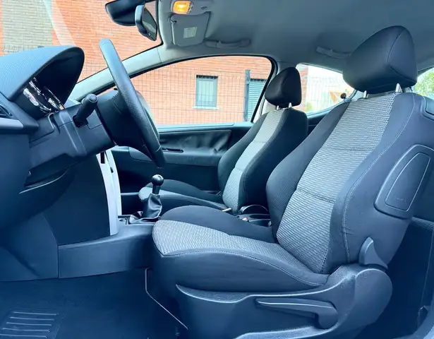 Peugeot 207 view 8