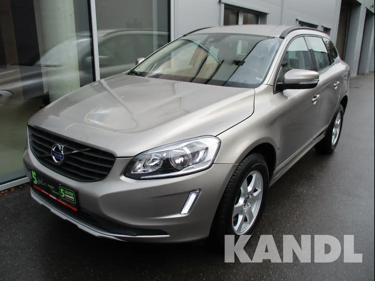 Volvo XC60 D4 Kinetic AWD Geartronic Blau - 1