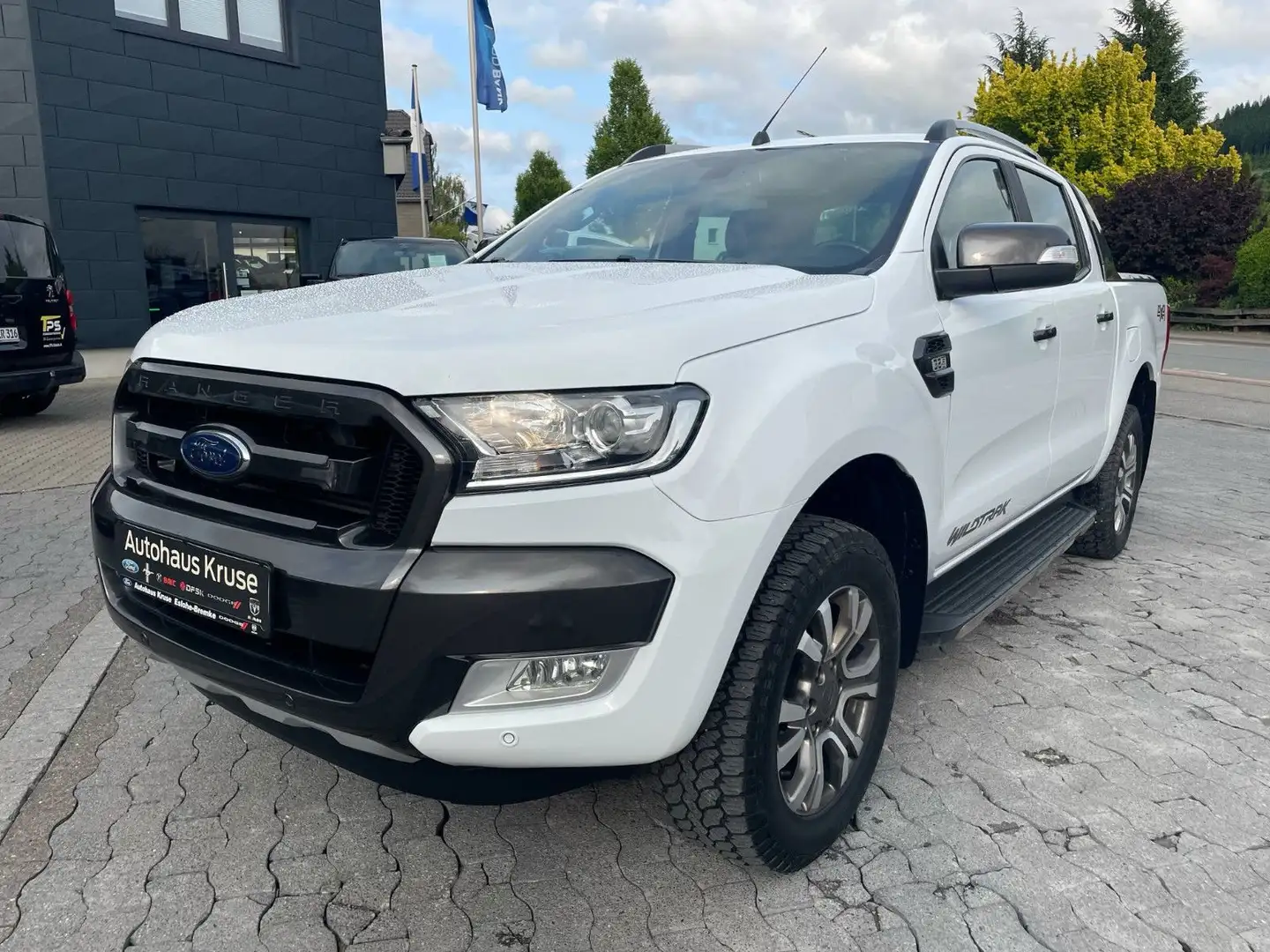 Ford Ranger Wildtrak 3.2 l TDCi 147 DoKa 4x4+Rollo Білий - 2