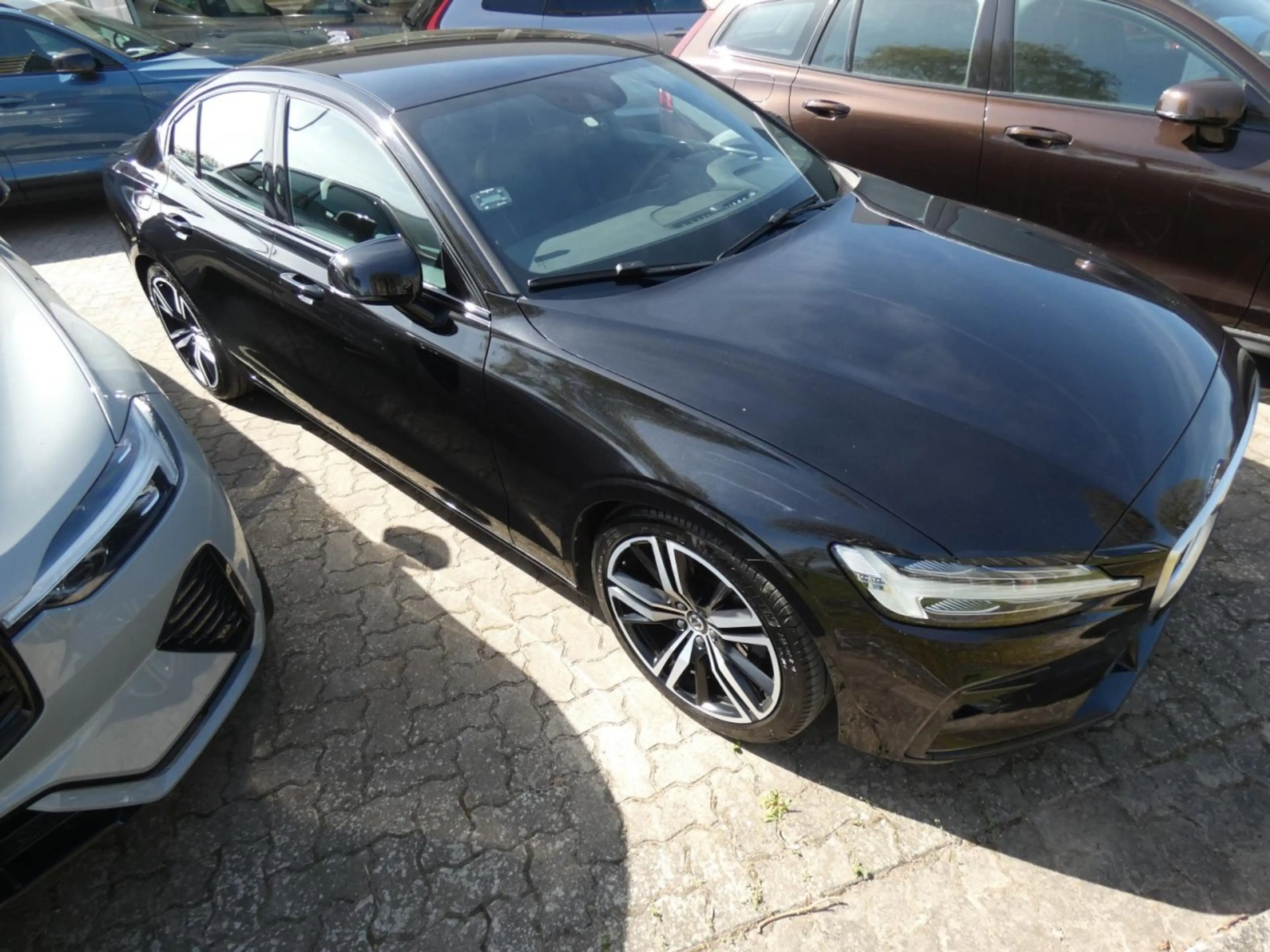 Volvo S60 T4 R Design (EURO 6d-TEMP) Klima Navi Leder