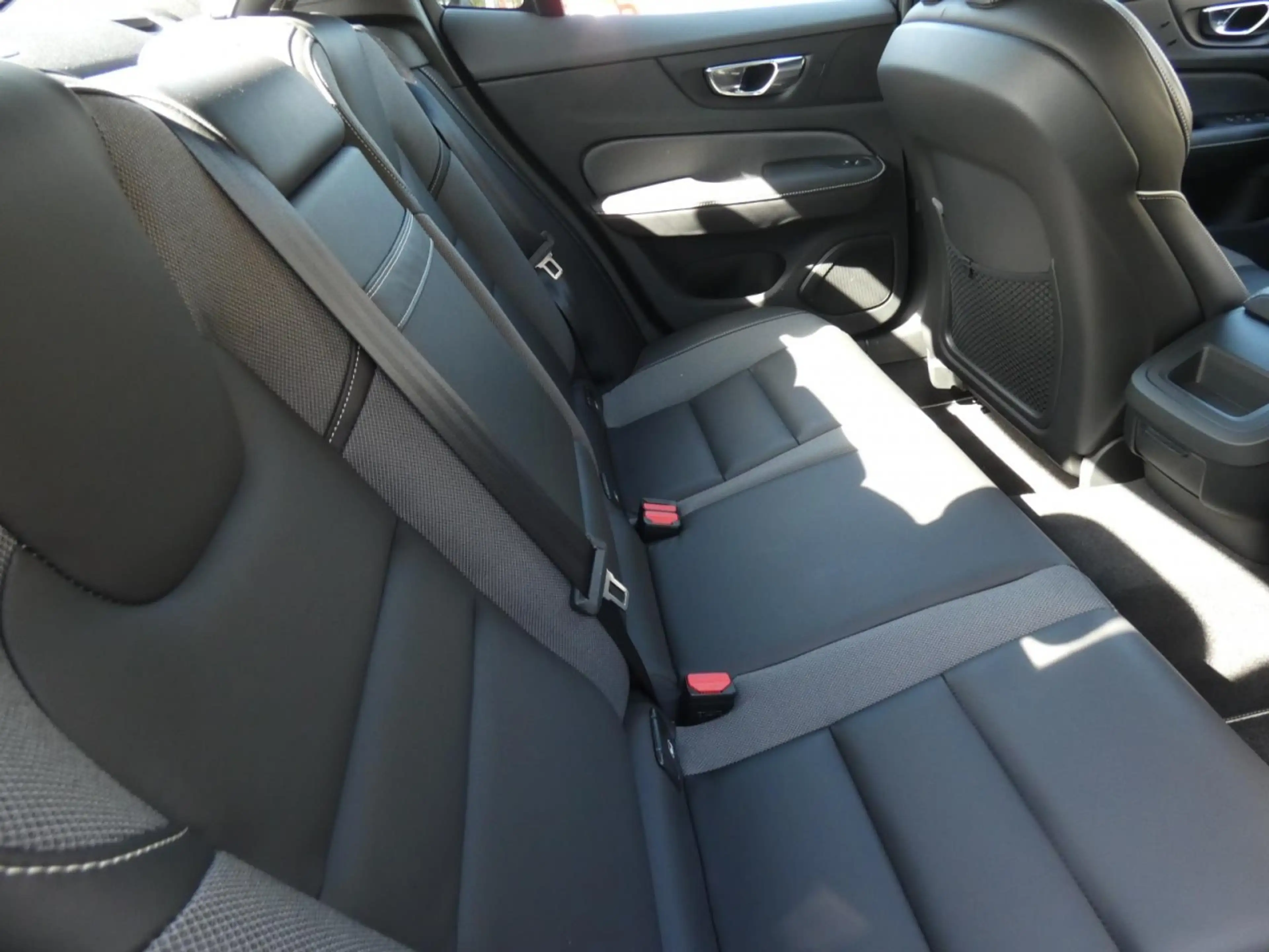 Volvo S60 T4 R Design (EURO 6d-TEMP) Klima Navi Leder — photo 8