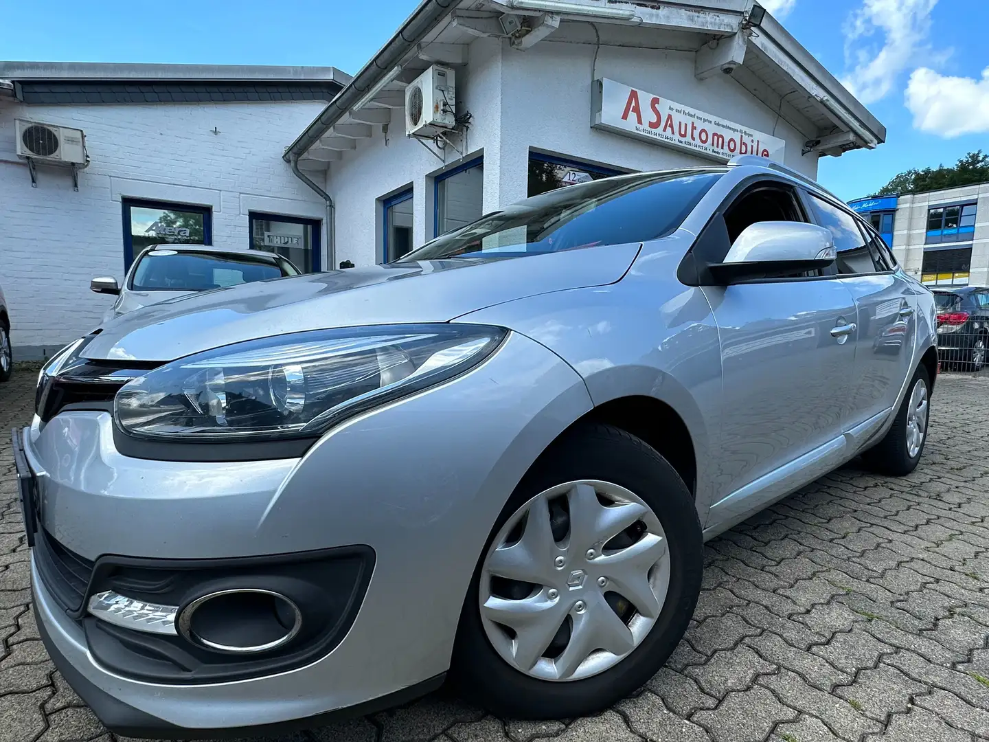 Renault Megane Paris 1.5 dCi+NAVI+KLIMATR+SHZ+PDC+TEMPOMAT+EURO 5 Grau - 1