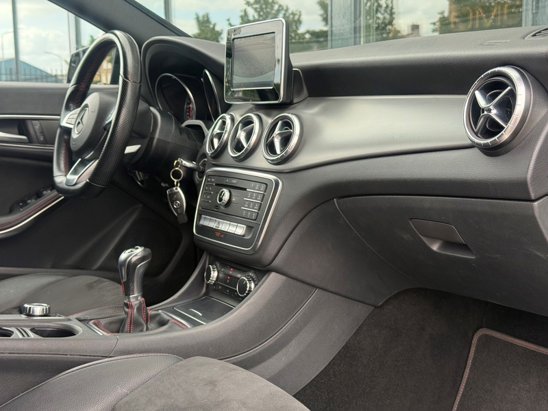 Mercedes-Benz CLA 180 Shooting Brake Facelift AMG Night Camera — photo 18