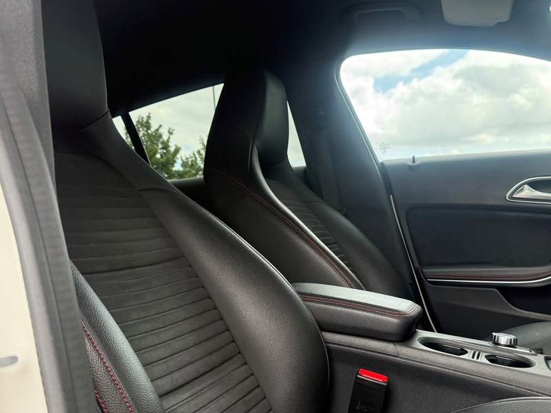 Mercedes-Benz CLA 180 Shooting Brake Facelift AMG Night Camera — photo 17