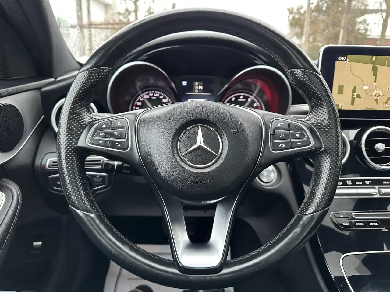Mercedes-Benz C-Class снимка Mercedes-Benz C-Class