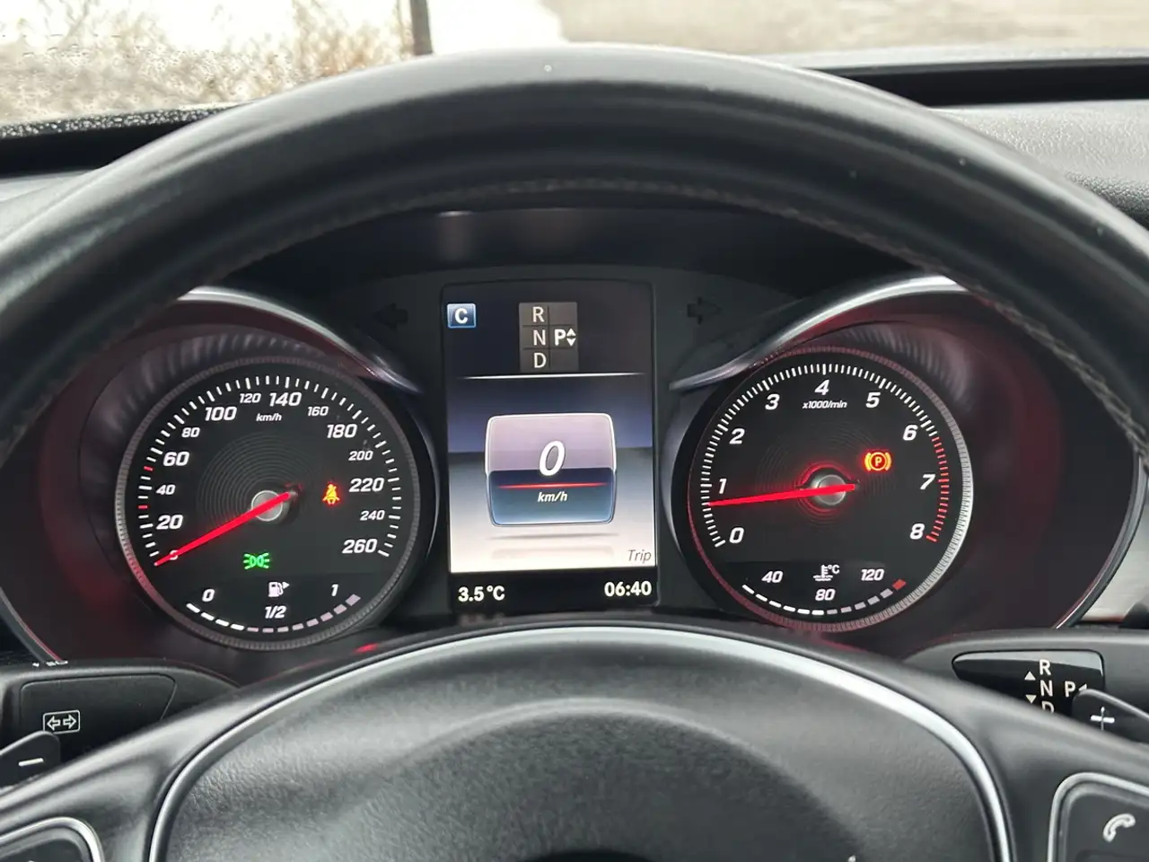 Mercedes-Benz C-Class снимка Mercedes-Benz C-Class