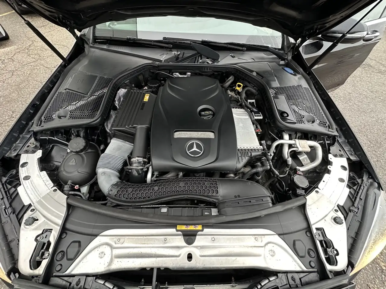 Mercedes-Benz C-Class снимка Mercedes-Benz C-Class