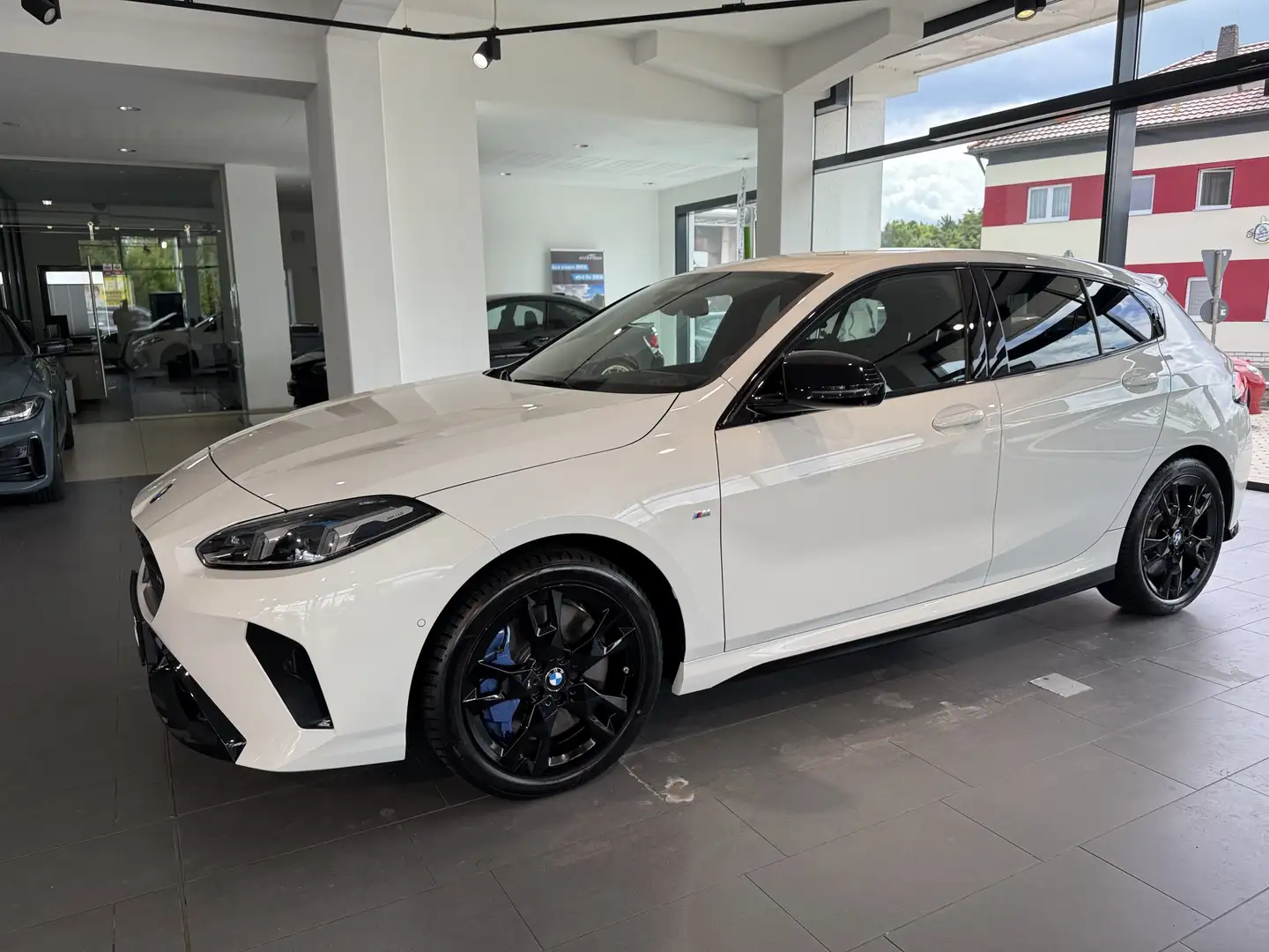 BMW 135 M135i xDrve Lmousne Sportpaket Head-Up HK HiFi Blanc - 2