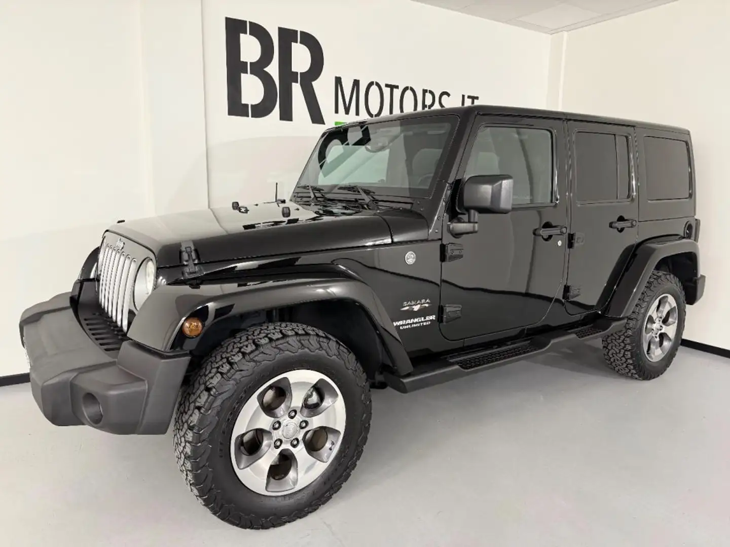 Jeep Wrangler Unlimited 2.8 CRD DPF Sahara Auto E6 Noir - 1