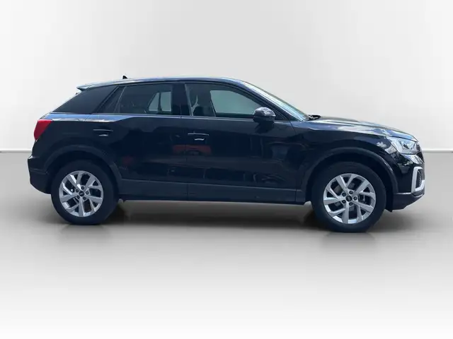 Audi Q2 view 5
