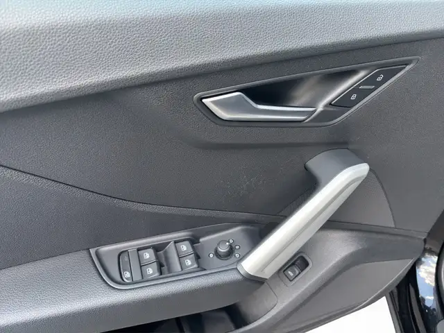 Audi Q2 view 15
