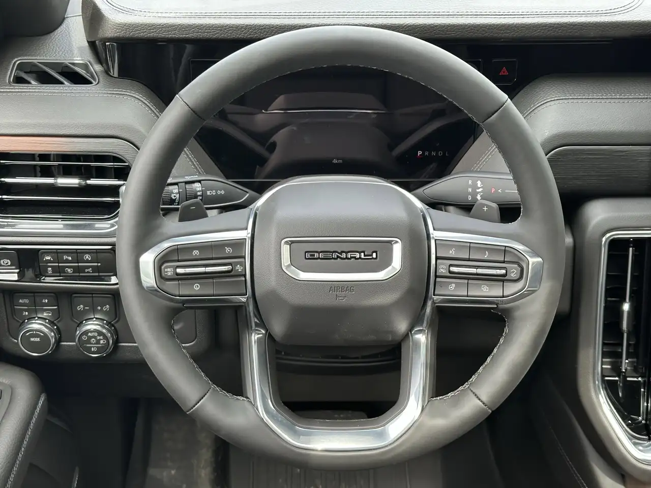 GMC Yukon снимка GMC Yukon