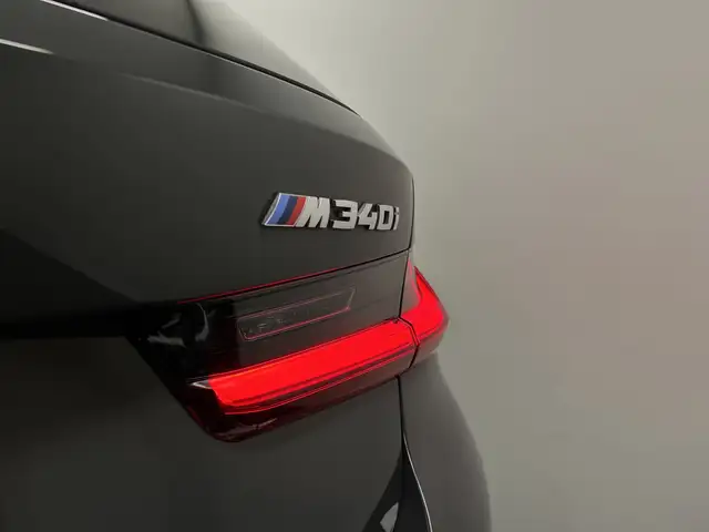 BMW 3 Series view 13