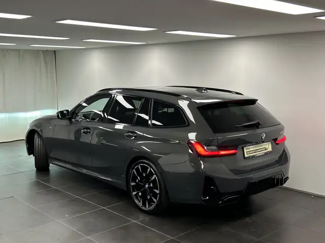 BMW 3 Series view 3