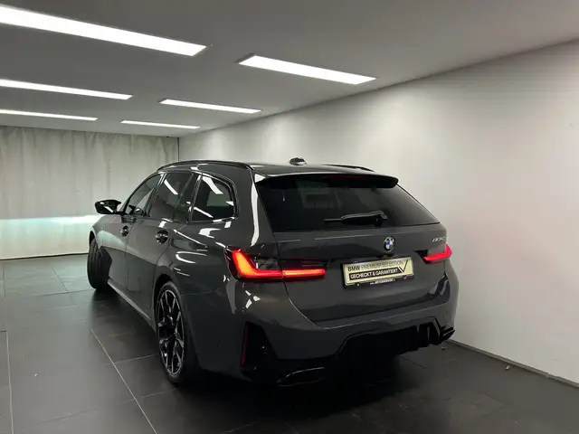 BMW 3 Series view 10