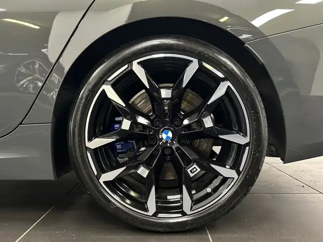 BMW 3 Series view 6