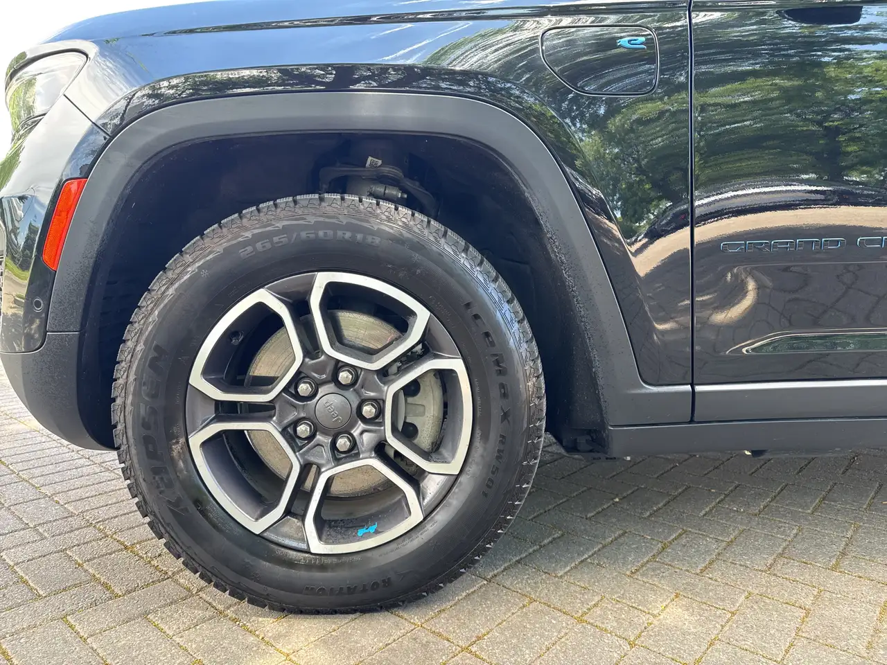 Jeep Grand Cherokee снимка Jeep Grand Cherokee
