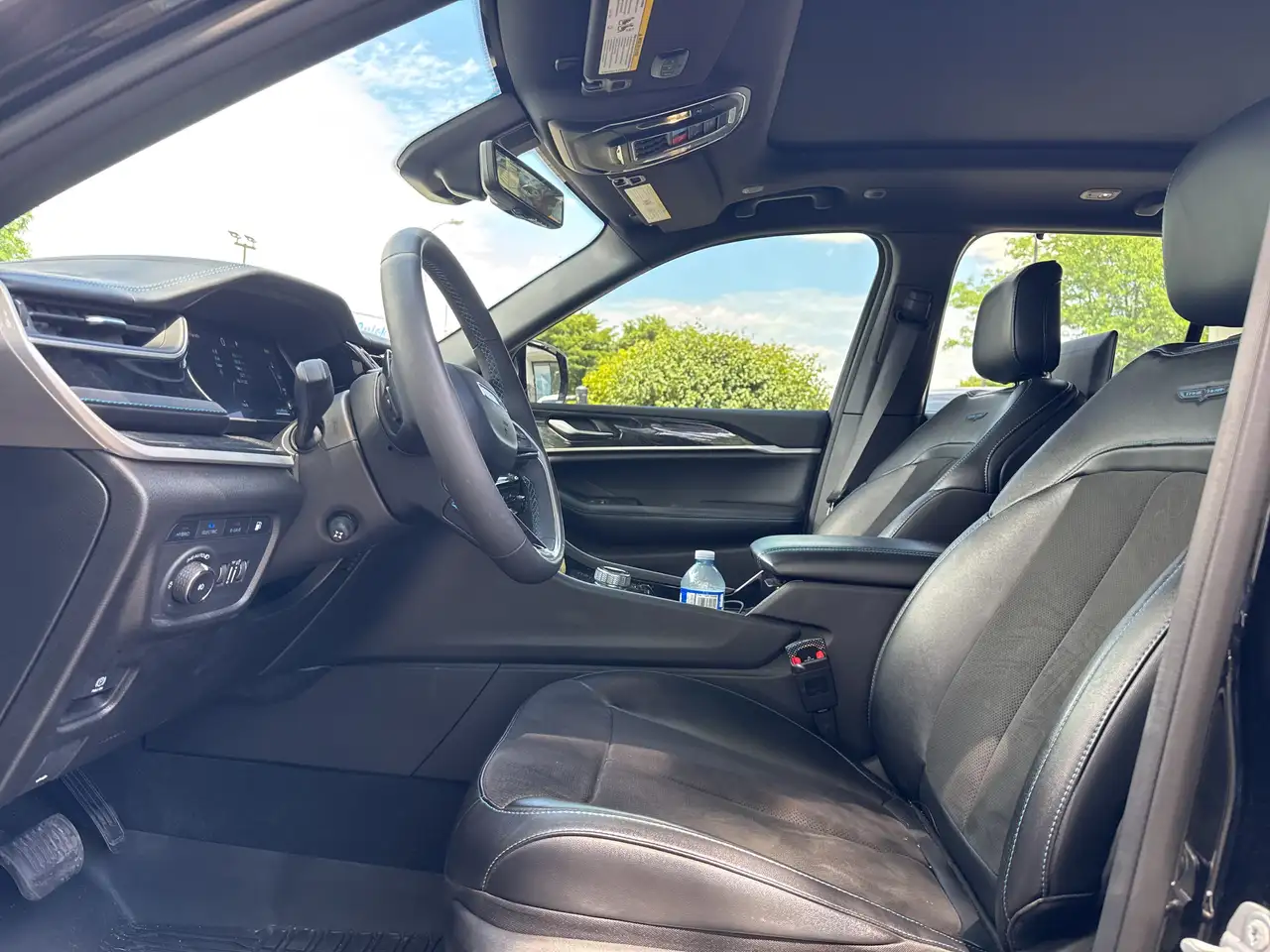 Jeep Grand Cherokee снимка Jeep Grand Cherokee