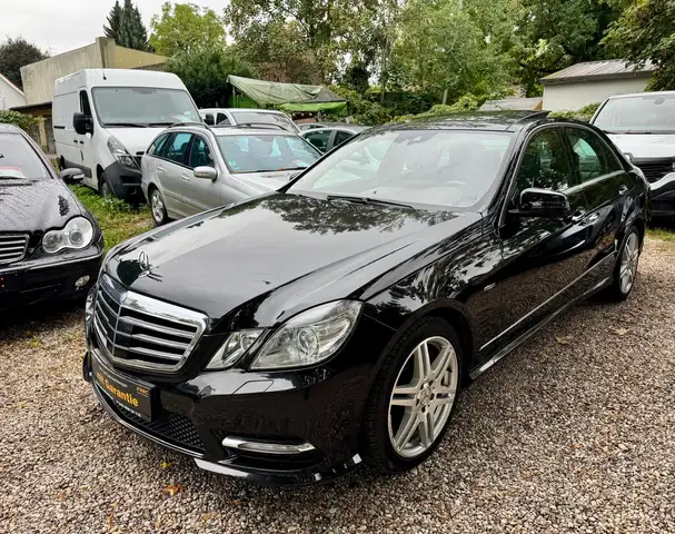 Mercedes-Benz E 500 V8 AMG Paket Navi Pano Leder LED 18 Zoll ACC
