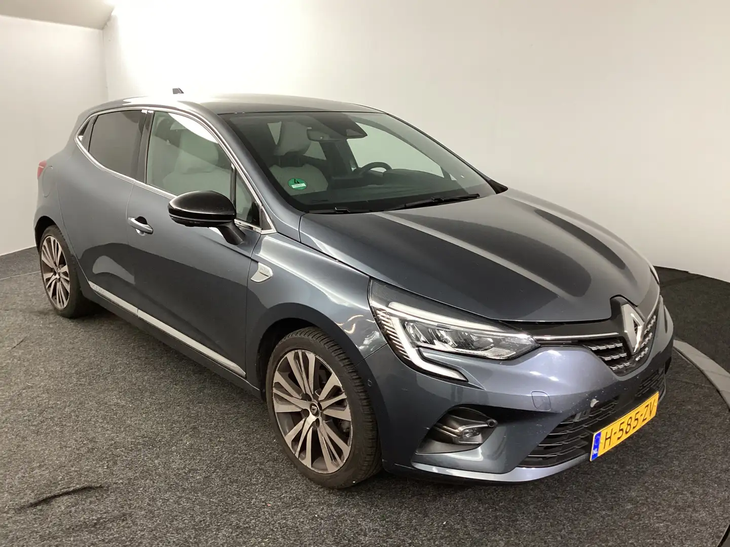 Renault Clio 1.3 TCe Initiale Paris | Automaat | Leder | Navi | Grijs - 2