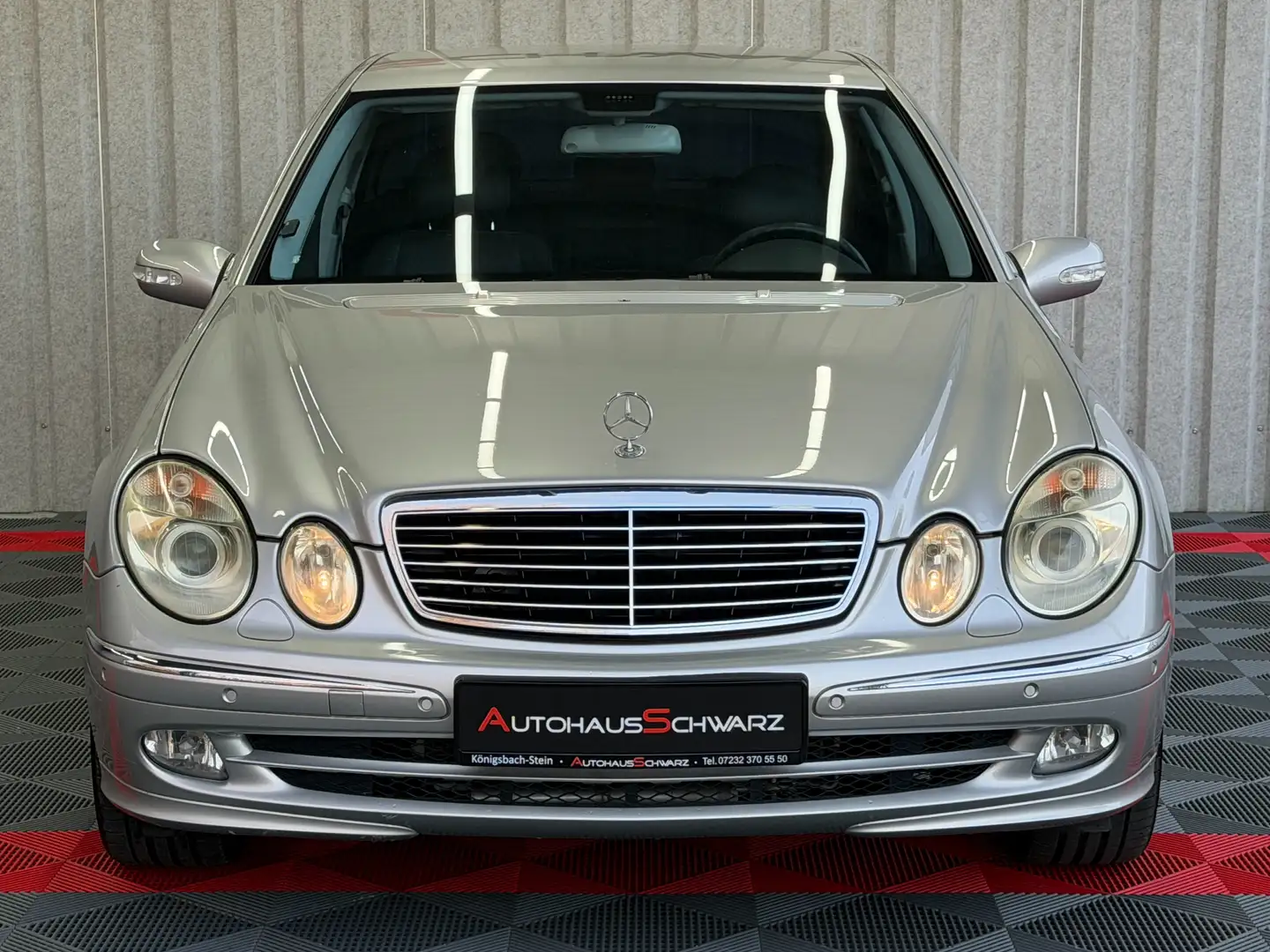 Mercedes-Benz E 320 E320 4Matic Avantgarde Leder AHK Memory Comand Grijs - 2