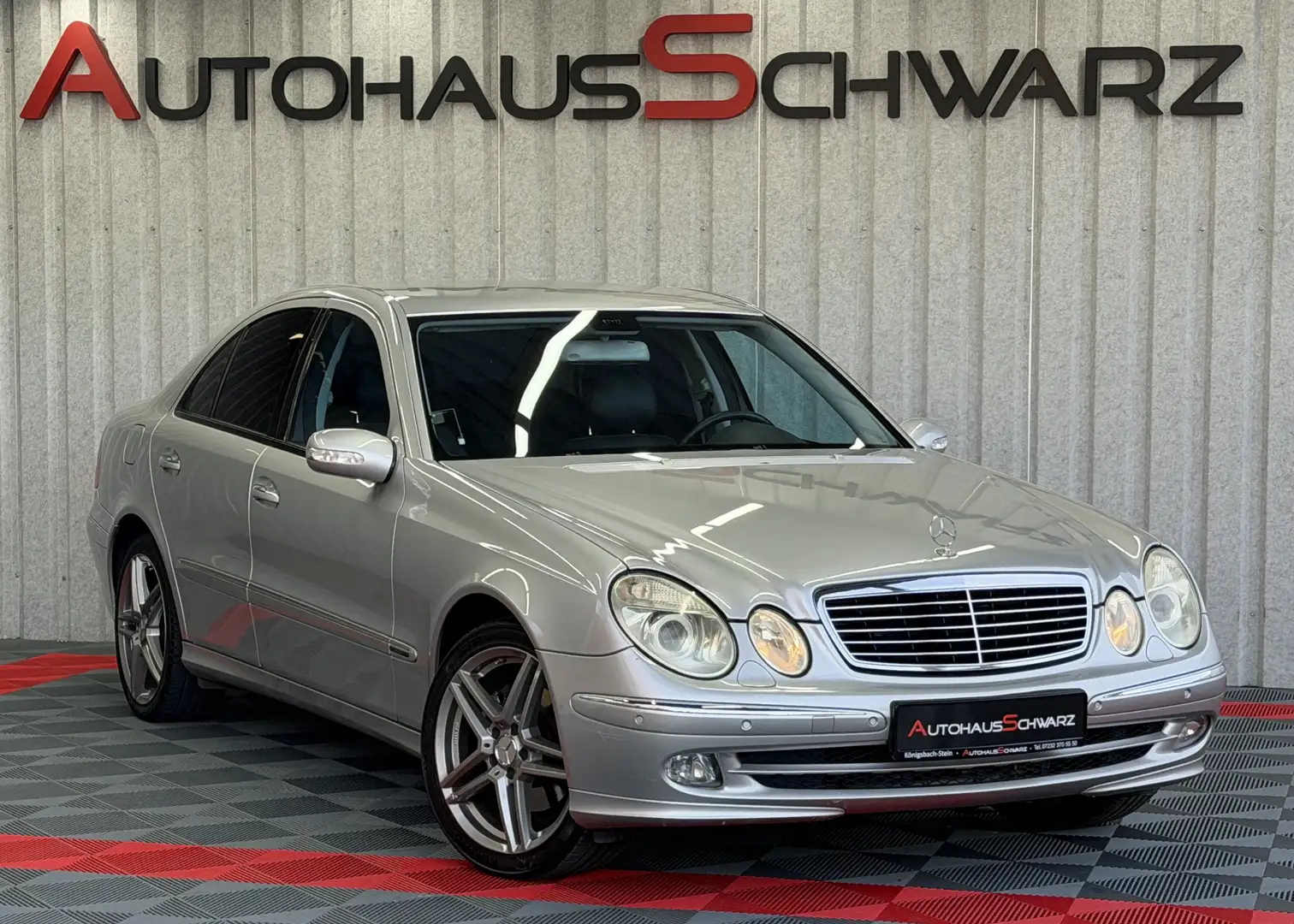 Mercedes-Benz E 320 E320 4Matic Avantgarde Leder AHK Memory Comand Grijs - 1