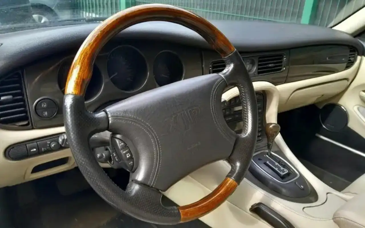Jaguar XJR 4.0i V8 32v S/C COMPRESSEUR CUIR AIRCO GPS TO J AL, foto 3