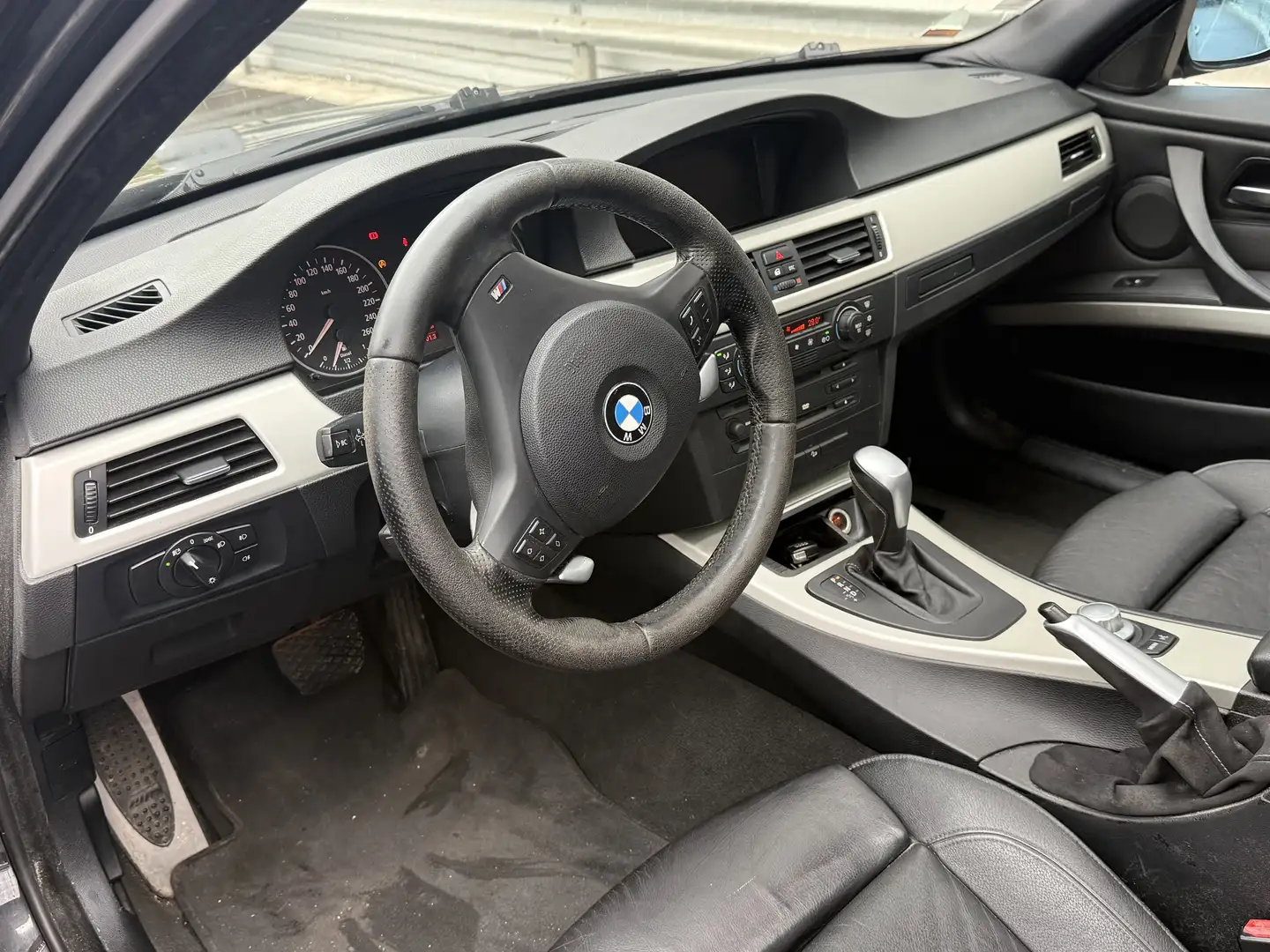 BMW 330 330xd 231ch Confort A Noir - 2