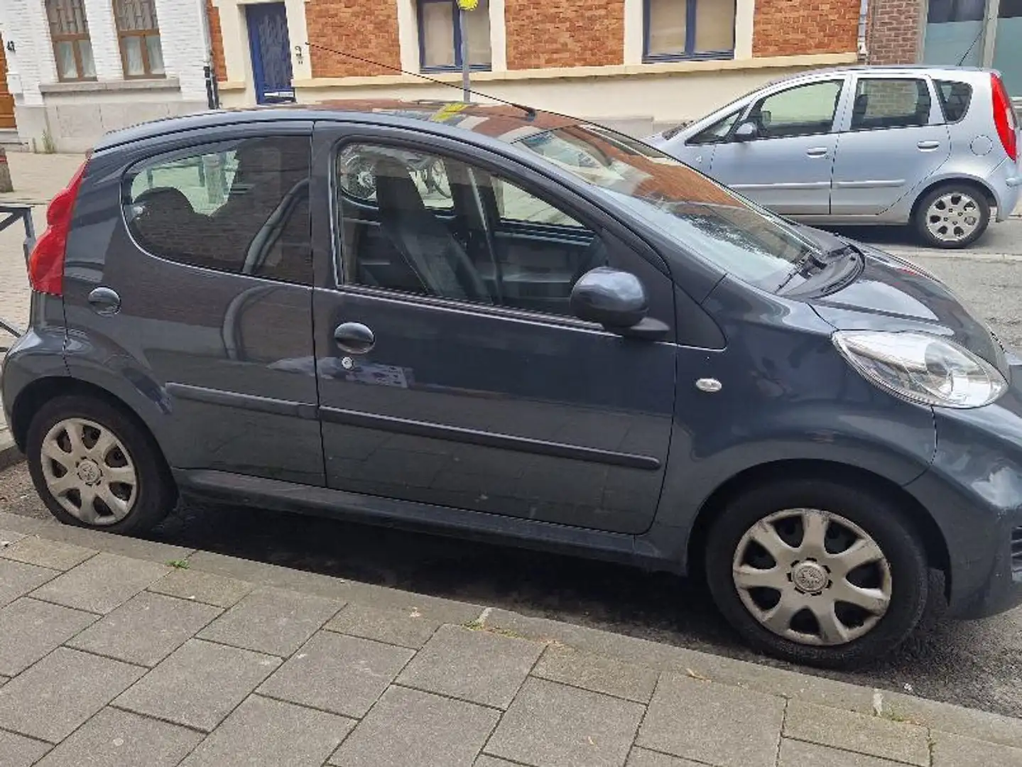 Peugeot 107 107 1.0i Urban Move Gris - 2