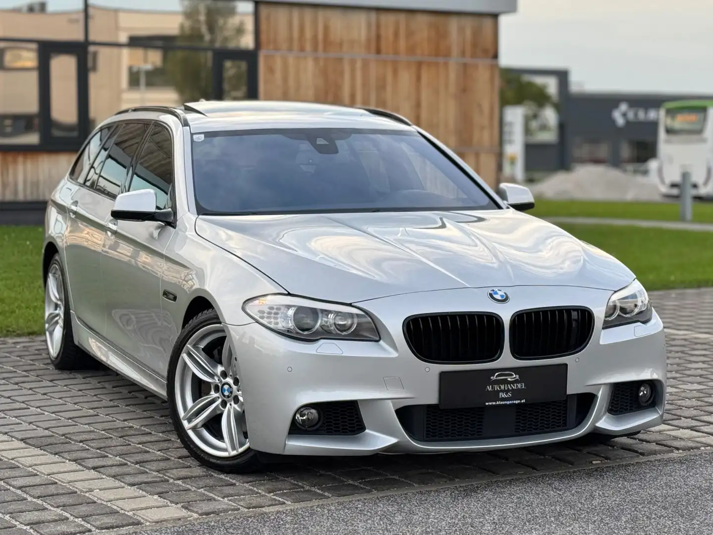 BMW 535 d xDrive F11 *M-PAKET, PANO, ASSISTENTEN, MASSAGE* Argent - 1