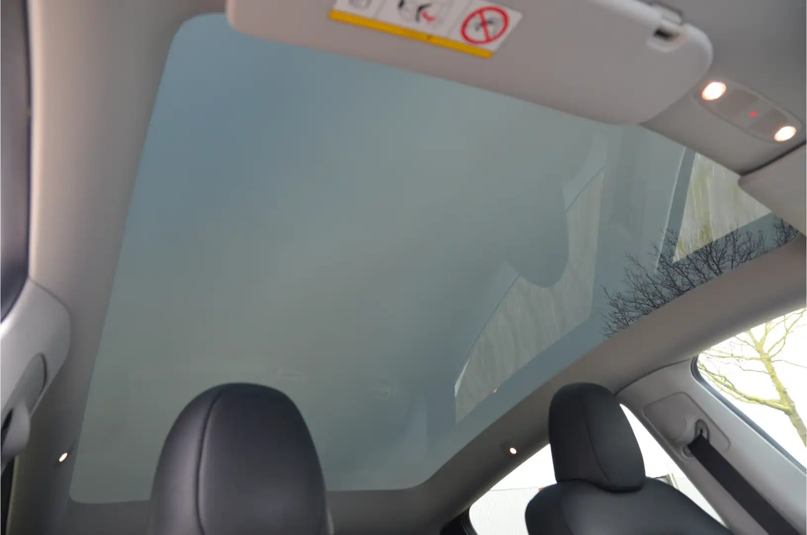 Tesla Model Y Long Range AWD 75 kWh AutoPilot, Warmtepomp, Winte Wit - 2