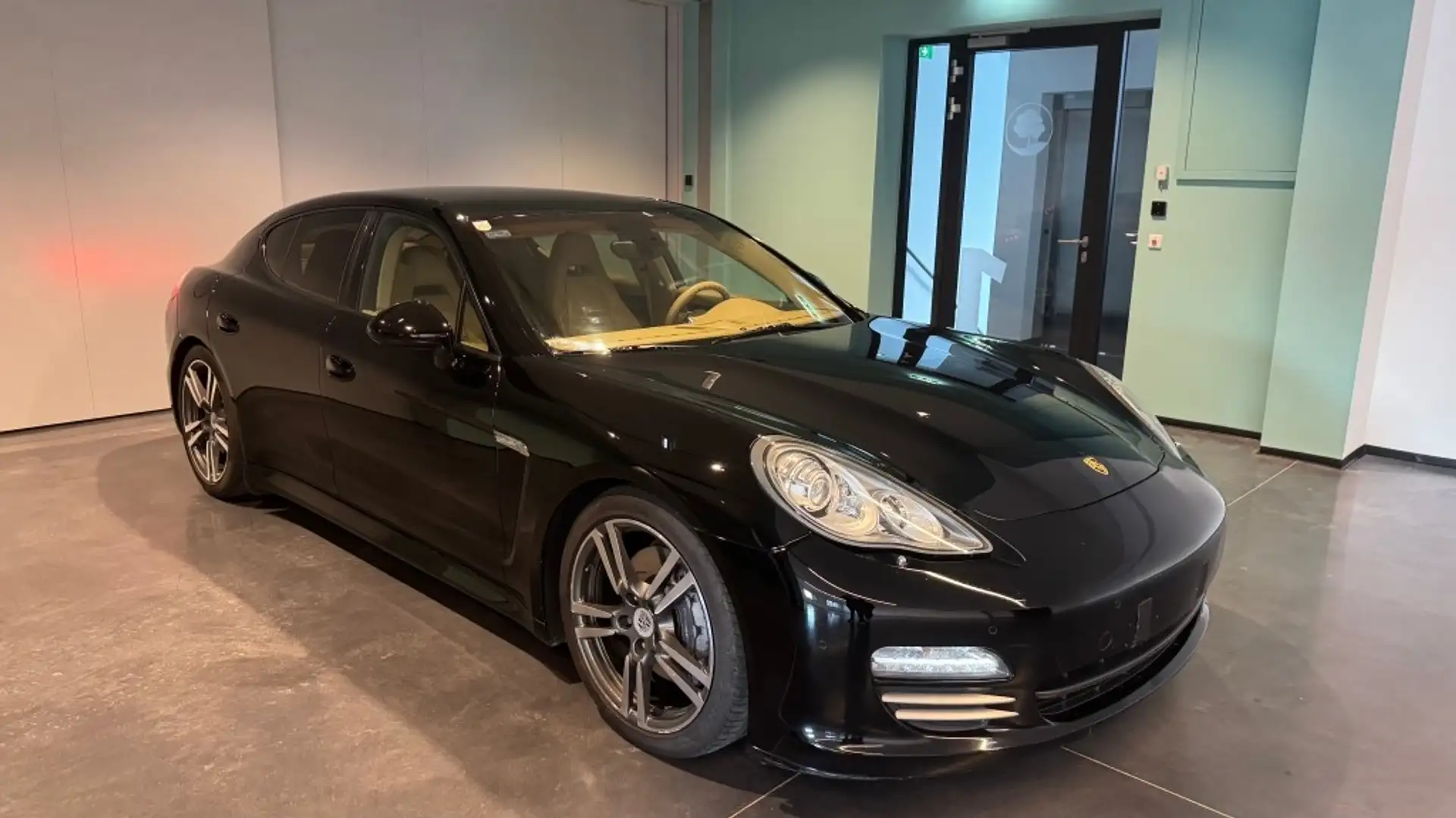 Porsche Panamera 4 DSG Schwarz - 2