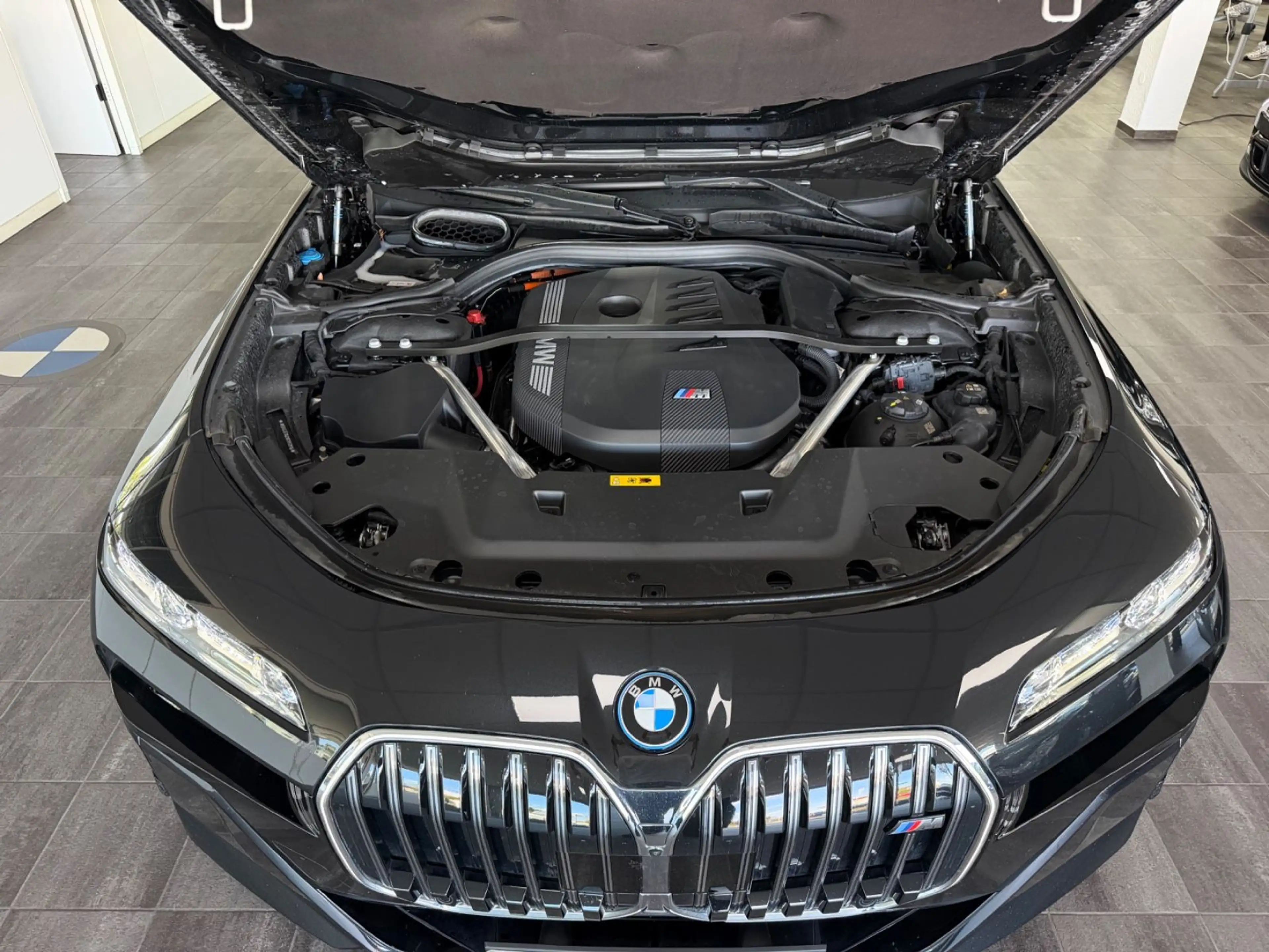 BMW 760 e xDrive / 1.Hand / NAVI / S-Heft — photo 24