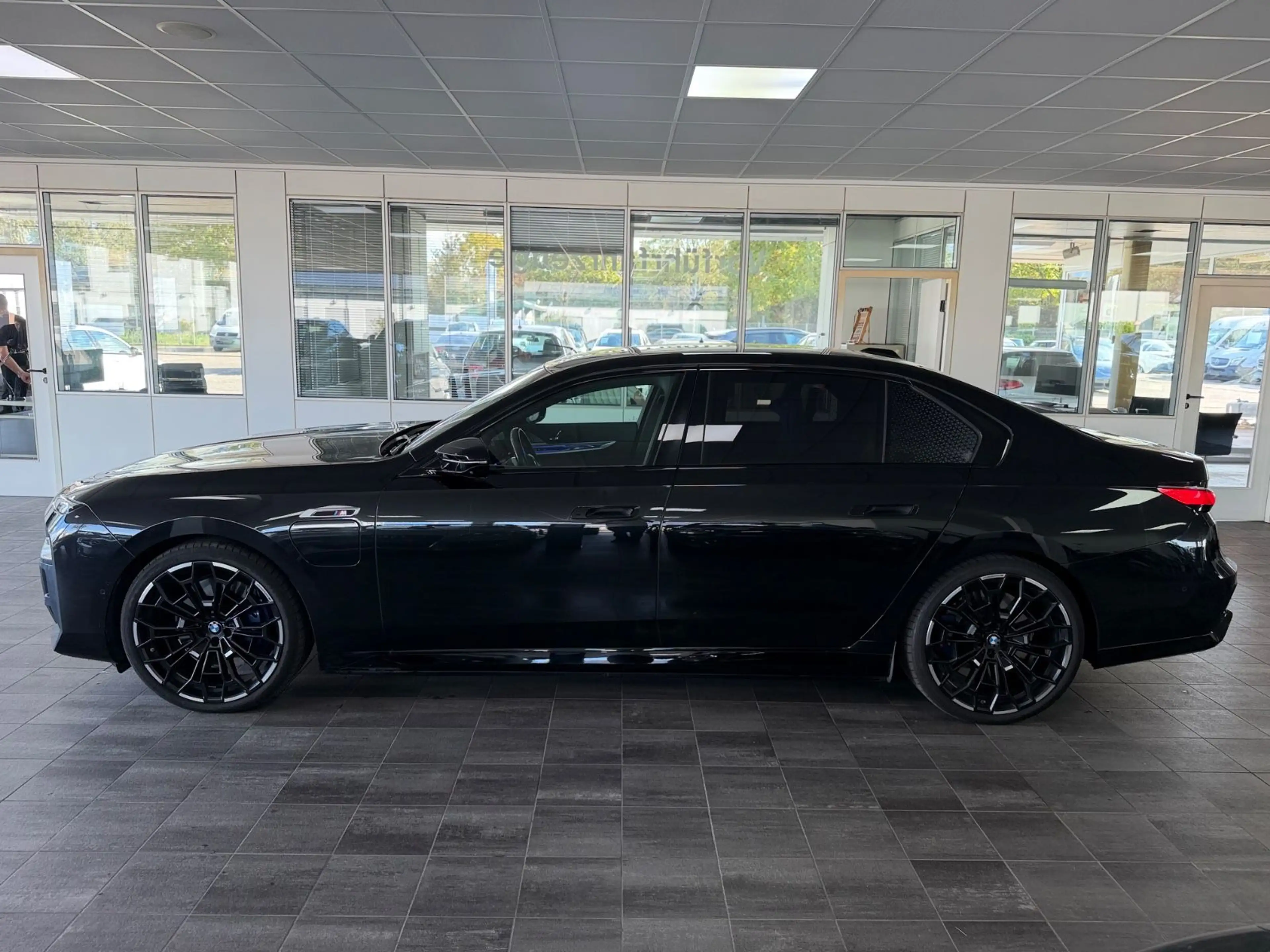 BMW 760 e xDrive / 1.Hand / NAVI / S-Heft — photo 7